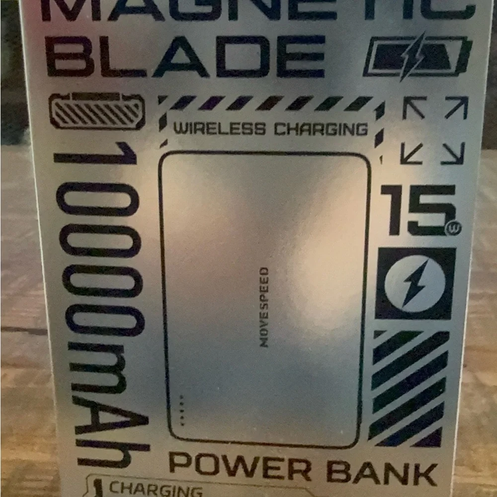 Magnetic Blade Wireless Charger - Silver